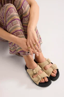 Hot Leather sandal with studs Schuhe