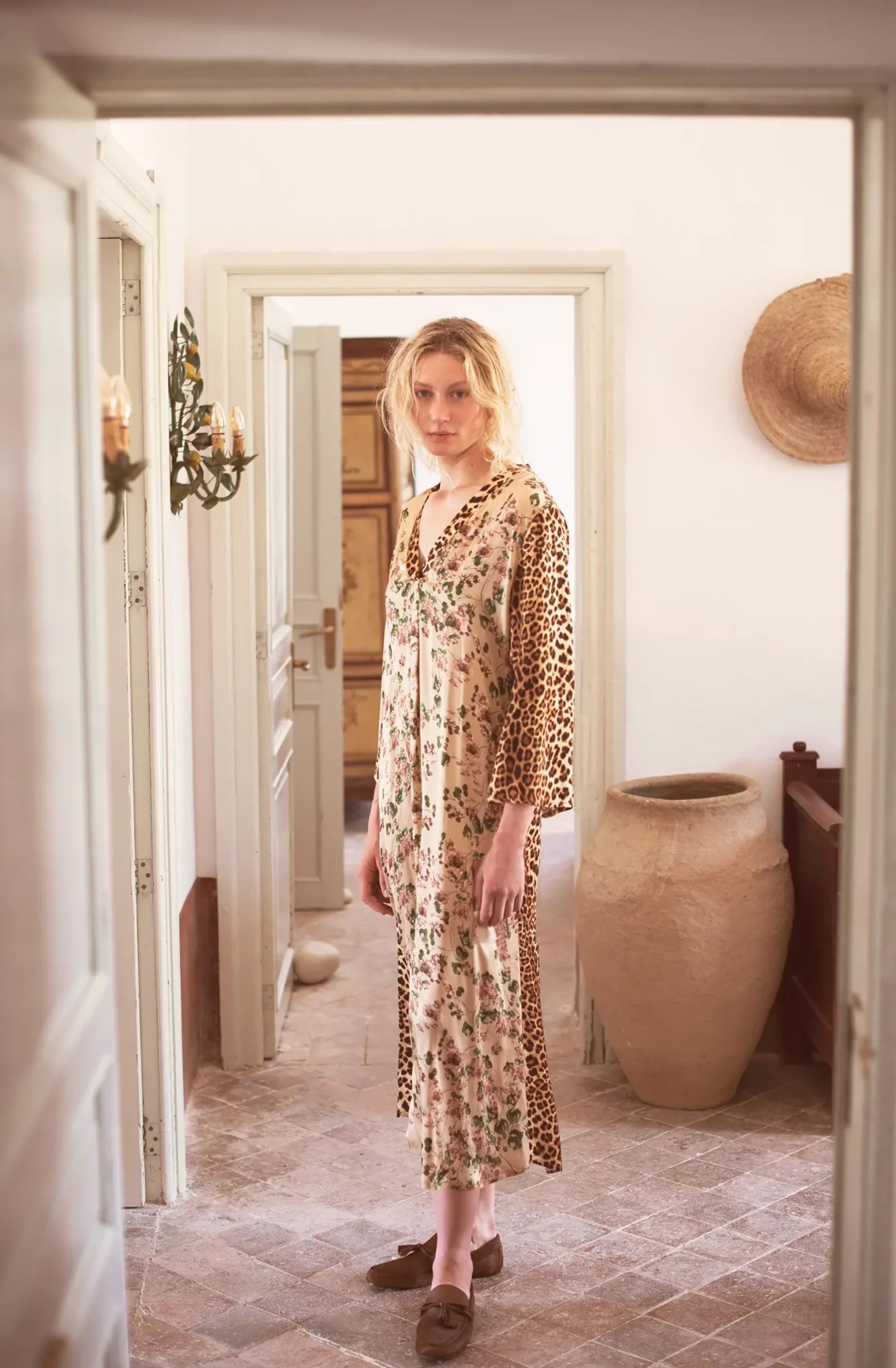 Online Midi dress in mix of prints Kleider