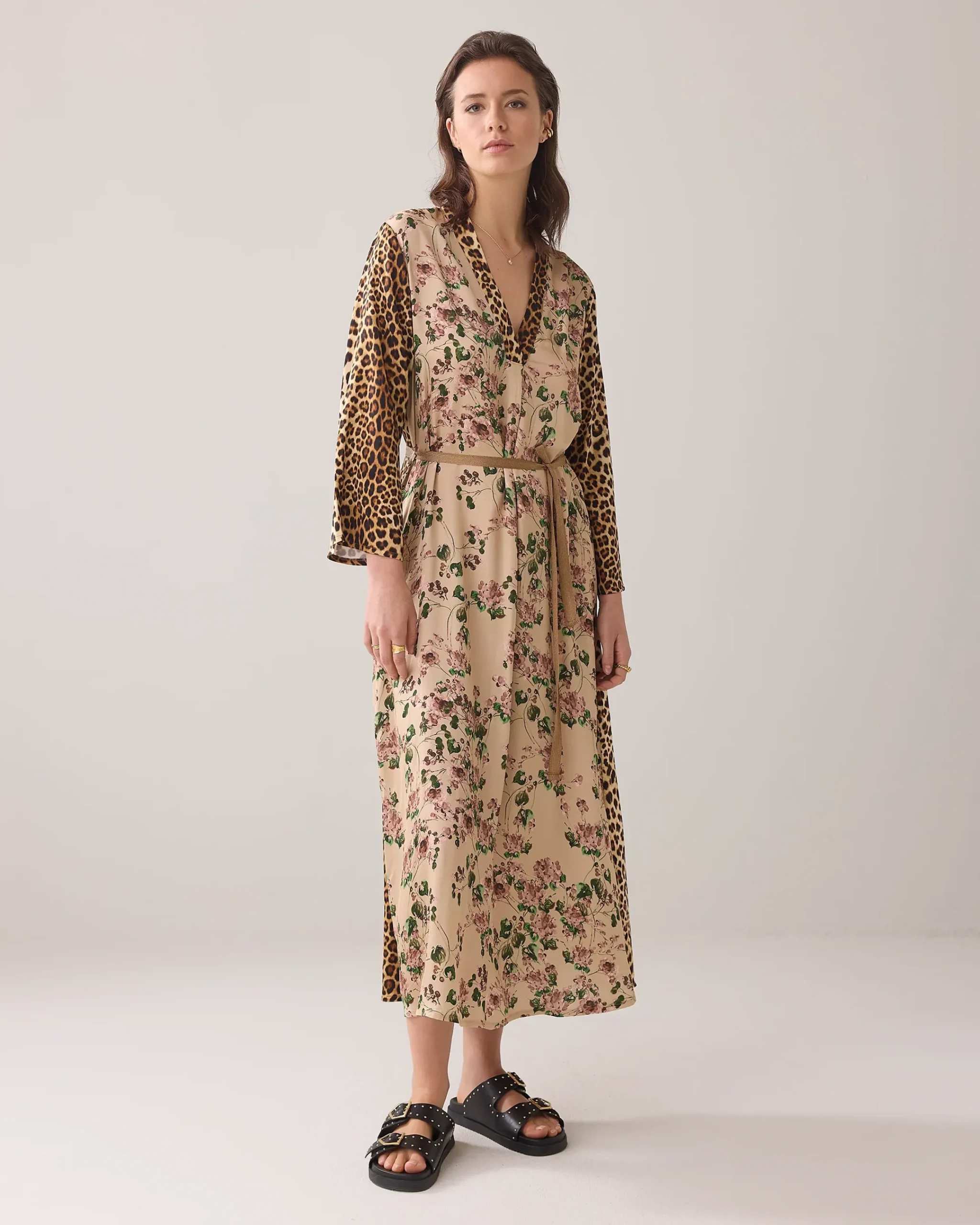 Online Midi dress in mix of prints Kleider