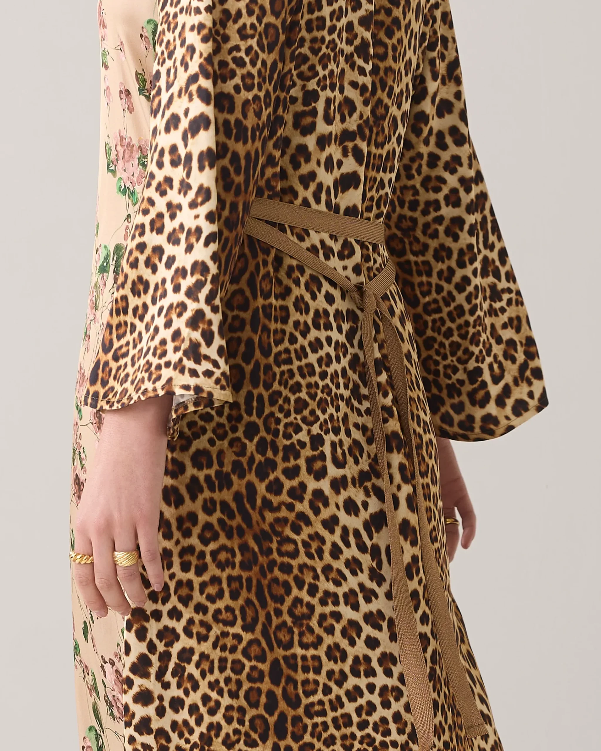 Online Midi dress in mix of prints Kleider