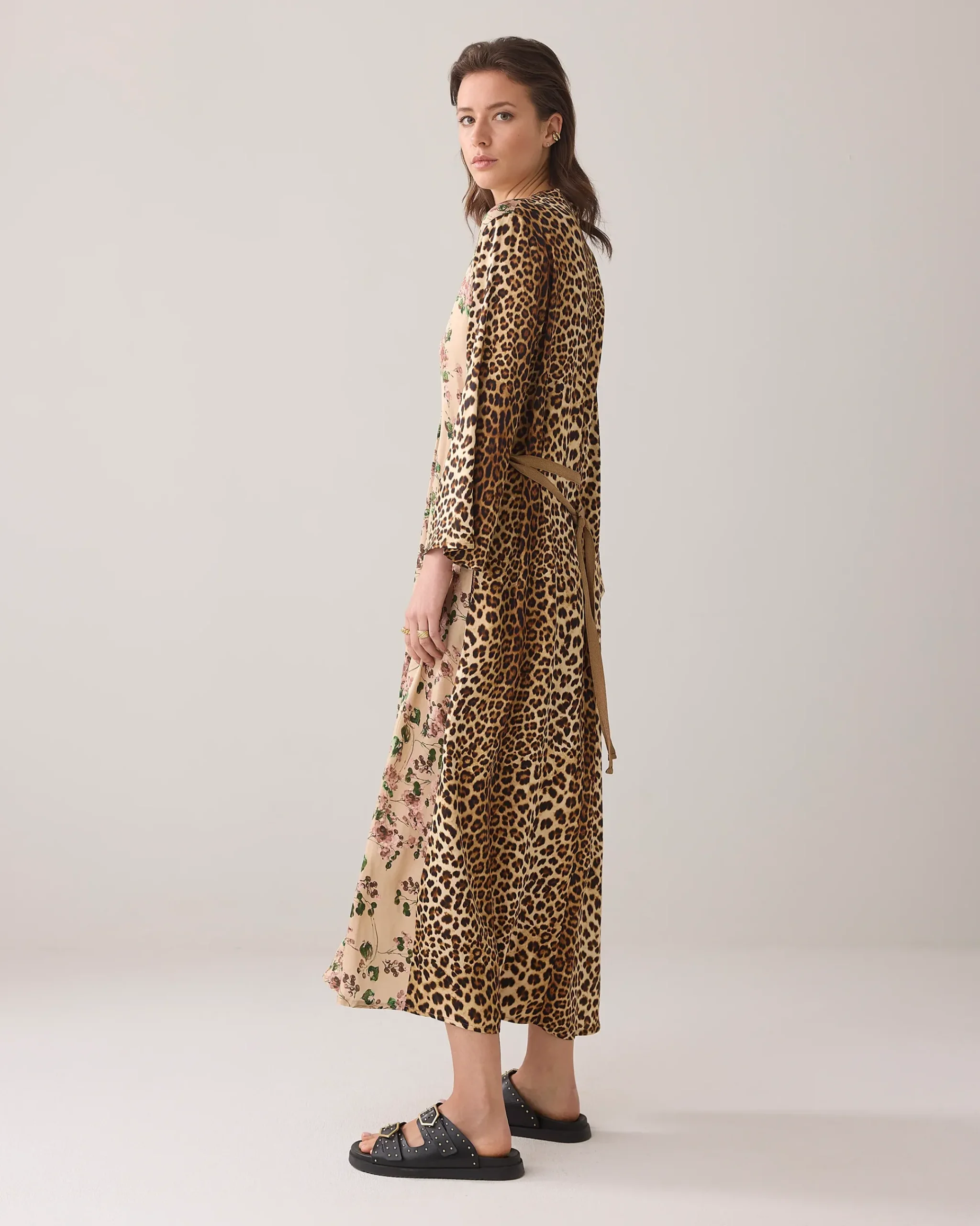 Online Midi dress in mix of prints Kleider