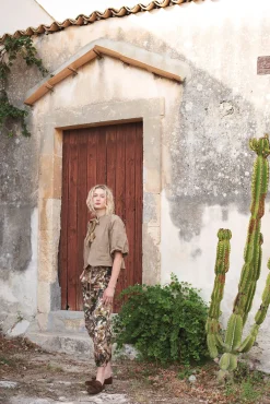 Clearance Trousers with camouflage and flower print Hosen & Jumpsuits